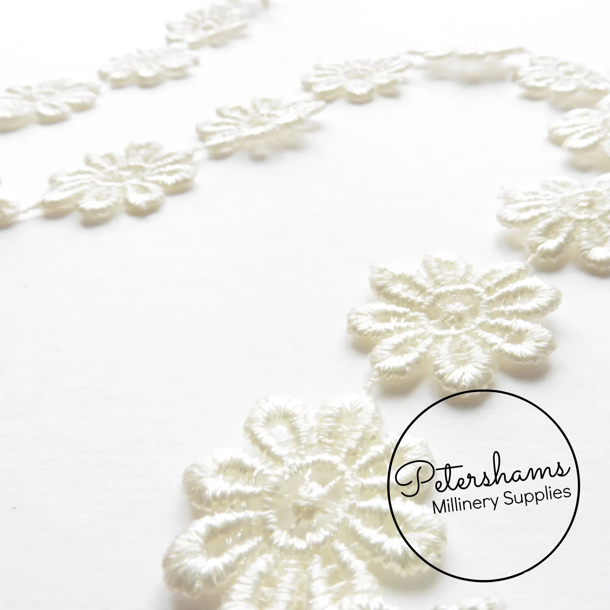 2.5cm (1 inch) Wide Guipure Lace Daisy Flower Embroidered Trim - 1m